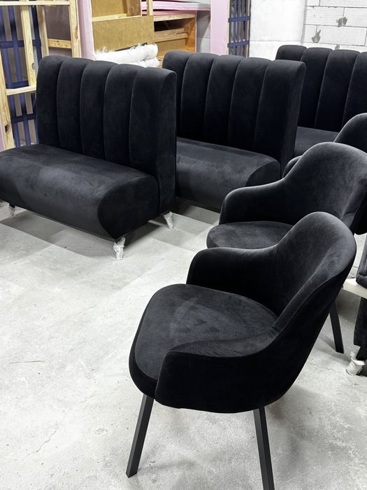 Дивани стільці диавны стулья Виробники виконано в чорному кольорі
