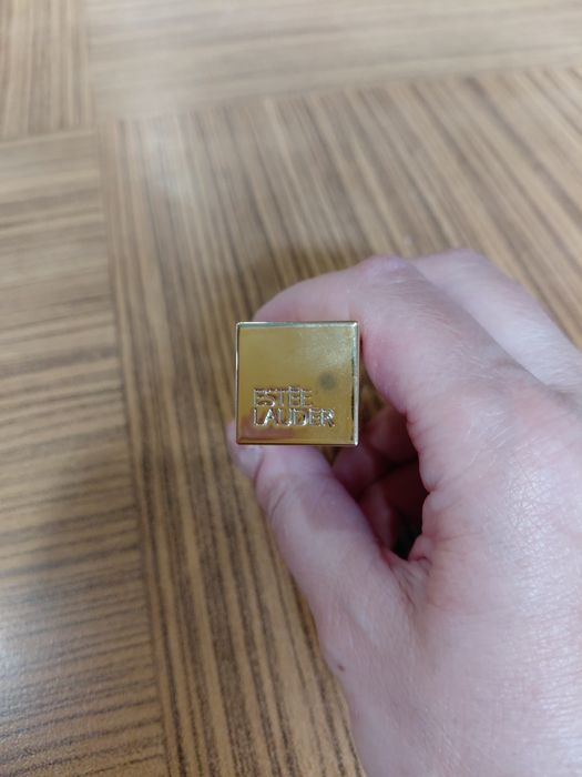 Помада  Estee Lauder. Оригинал.