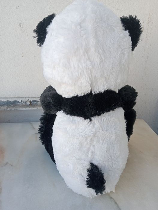 Peluche panda com um coração