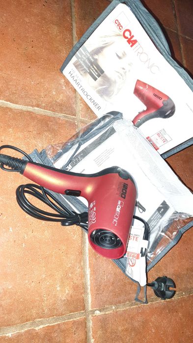 mała suszarka turystyczna do włosów