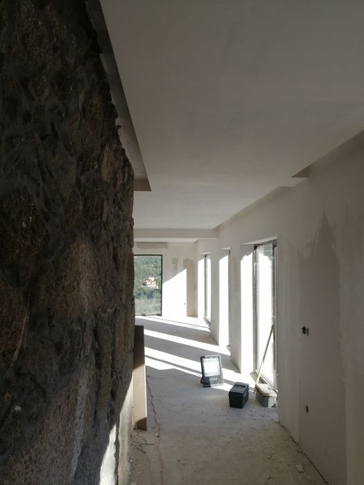 Pinturas e aplicação de tetos em pladur (obras)