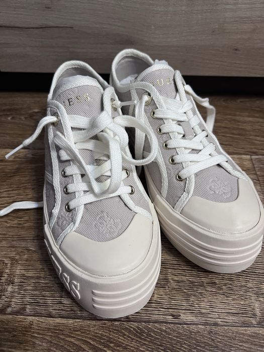 Кеди жіночі Guess розмір 8, 38,5-39