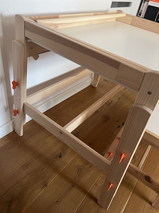Biurko i taboret FLISAT ikea