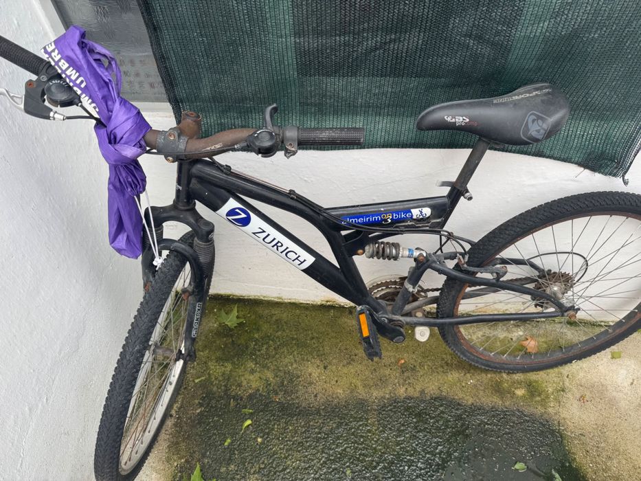 Bicicleta sem uso