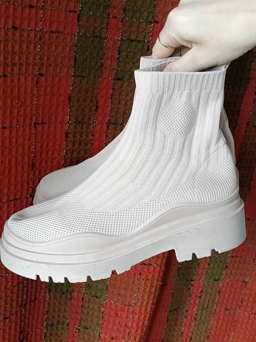 Buty za kostkę 37 rozmiar na grubej podeszwie