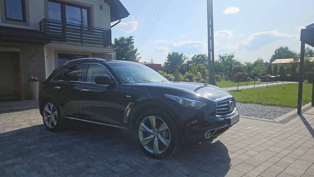 Infiniti FX30d  Salon Polska