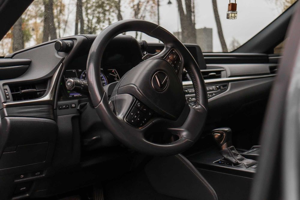 Lexus ES Hybrid. Прокат авто на долгий и короткий срок