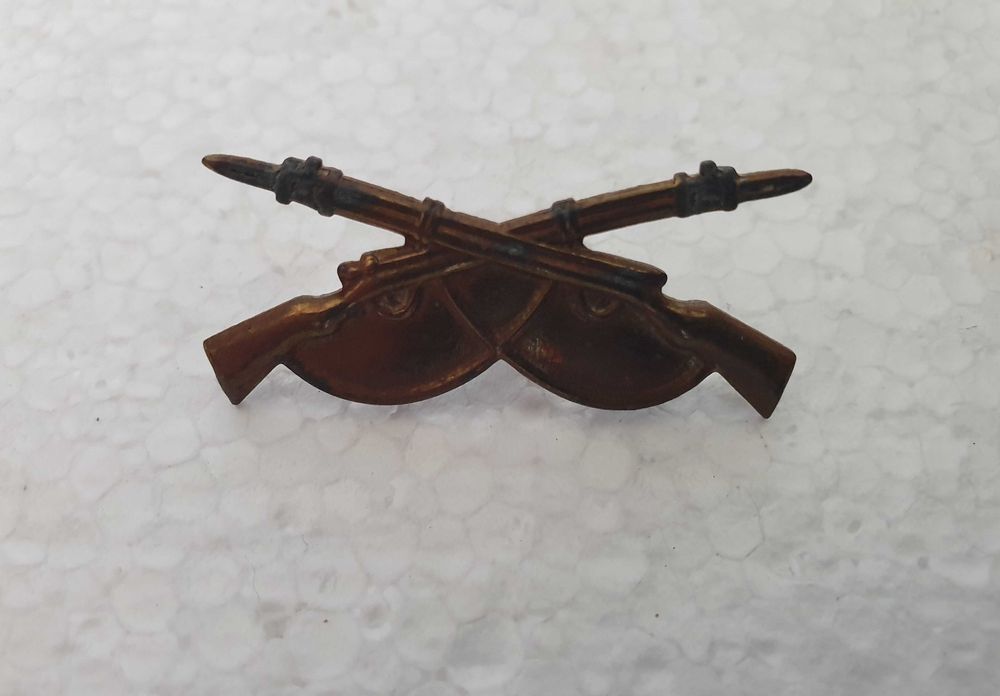 PINs / Crachás / Emblemas / Distintivos antigos - Exército Português