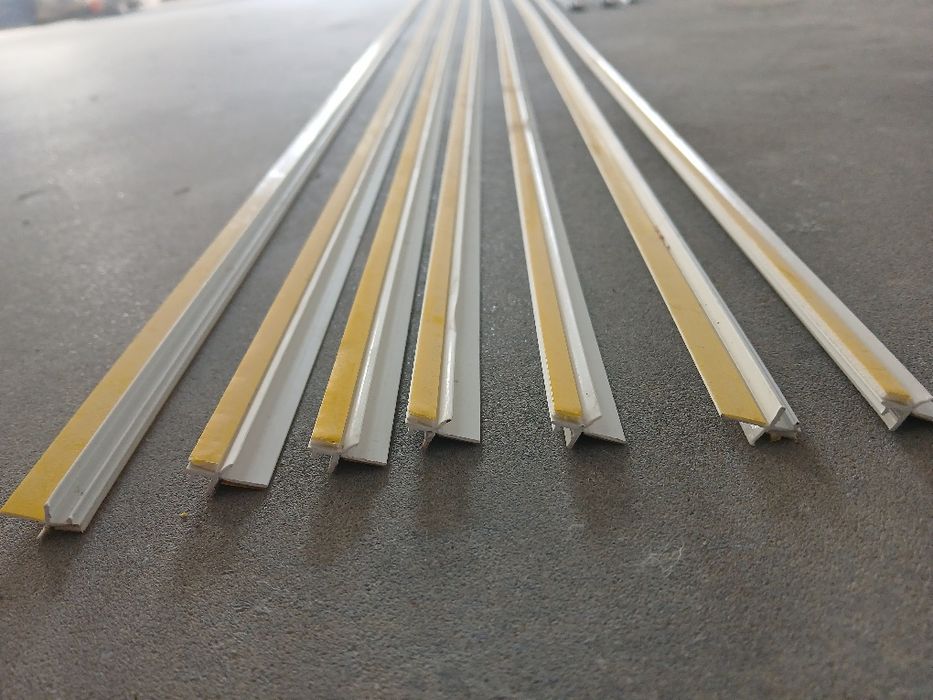 Listwy przyokienne tynkarskie białe