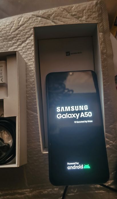 Samsung A50 . Стан нового.