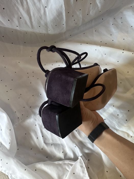 Продам замшеві фіолетові босоніжки ATTIZZARE 39р