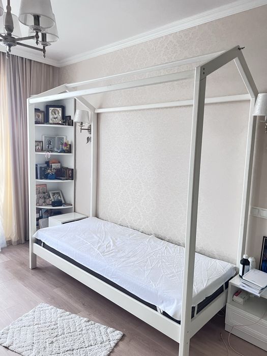 Продам кровать с матрасом 800*2000