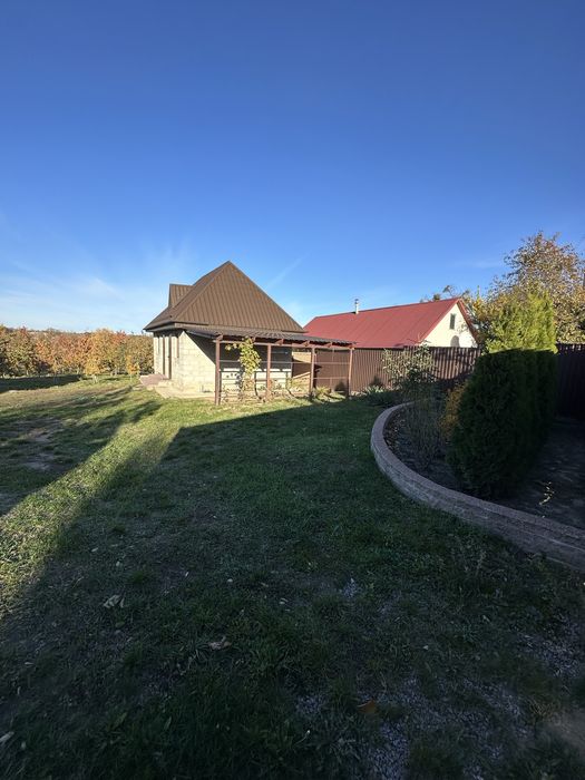 Продаж будинку з виходом до річки