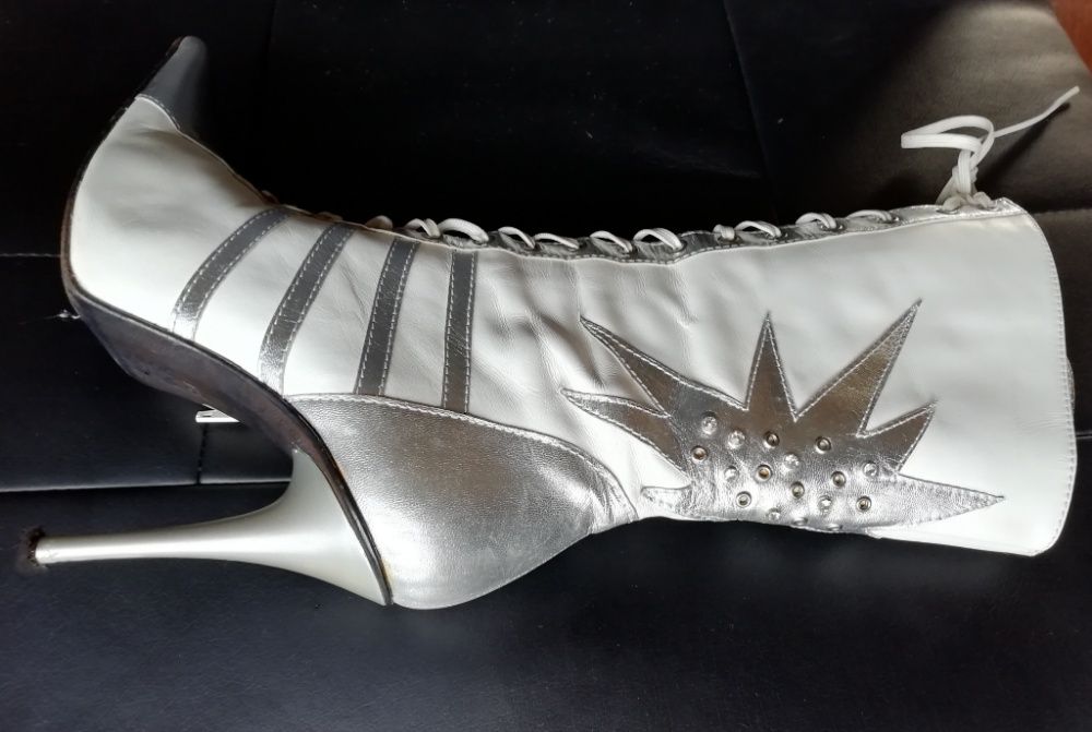 Botas Nº34 em pele Sandro Pinho