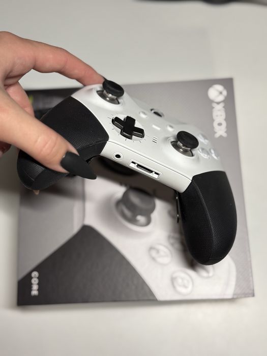 Геймпад Microsoft Xbox Elite Wireless Controller Series 2 Core (White)