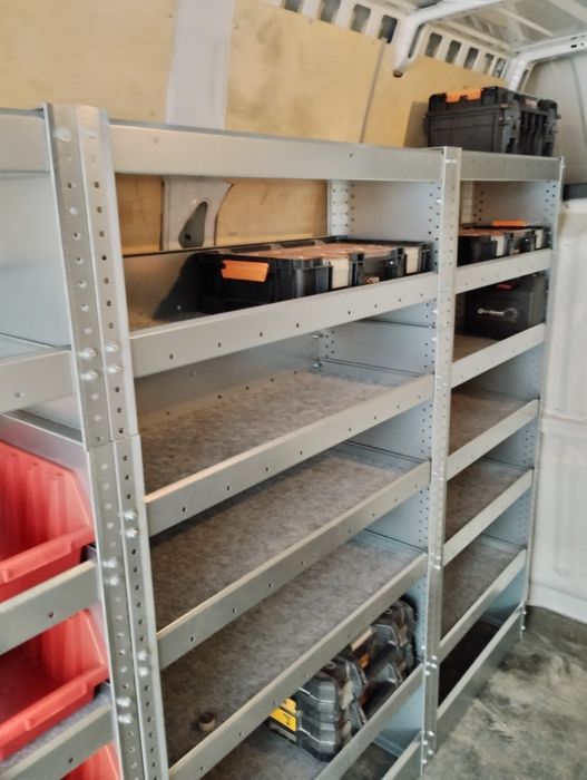 Zabudowa warsztatowa, serwisowa, regały do busa.