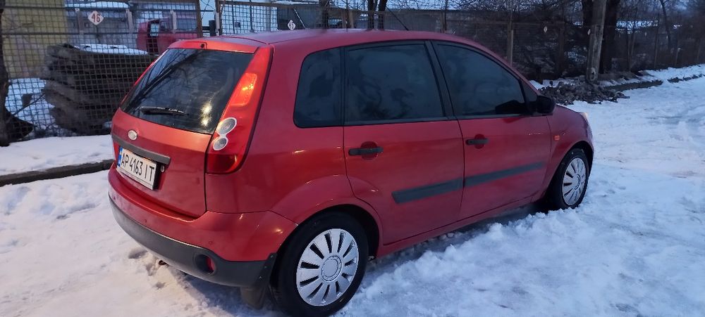 Ford Fiesta 1.4л. Автомат. Газ-бенз