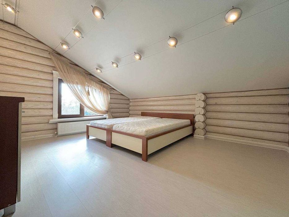 Продам дом в Новоселовке. Участок 25 сот. Солнечные панели. Бассейн.