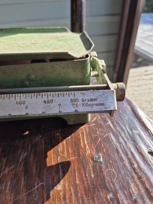 Sprzedam starą wagę.