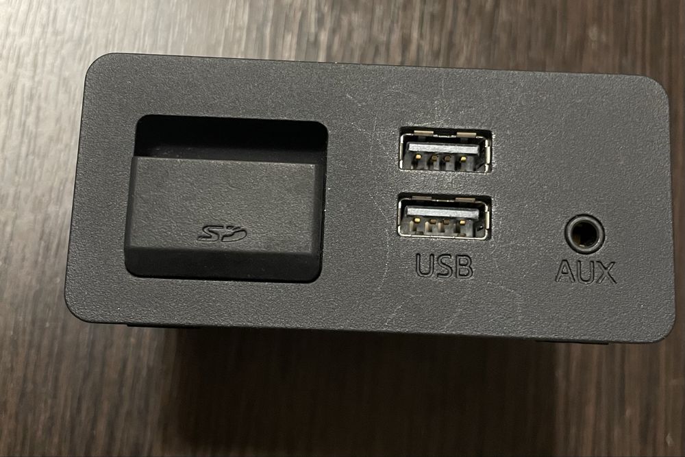 Mazda USB Hub D09H-669U0 A: 100 грн. - Блоки управления Ивано