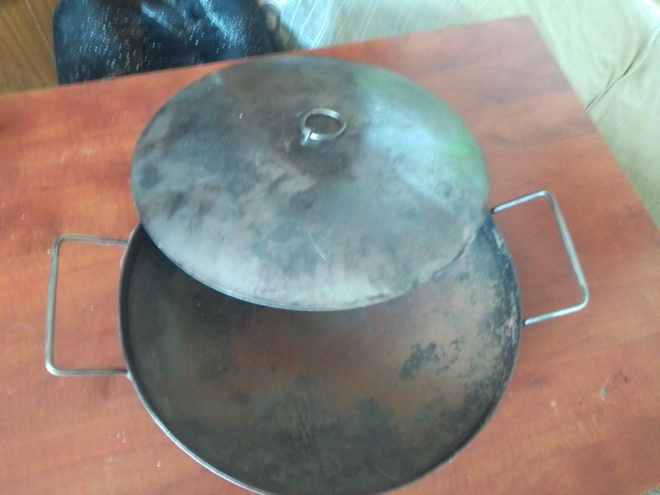 Продам сковороду с крышкой для домашнего мангала барбекю