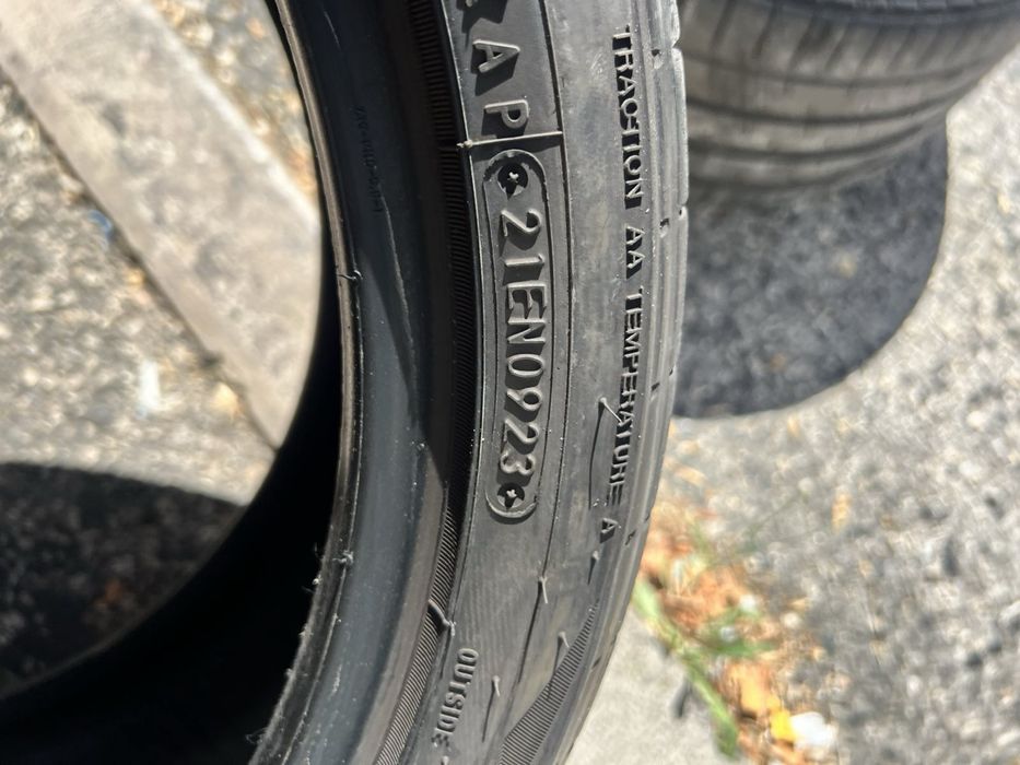 255/35/19 Toyo Tires 2 pneus