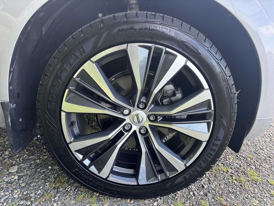 Volvo XC60 B5 Momentum      2022