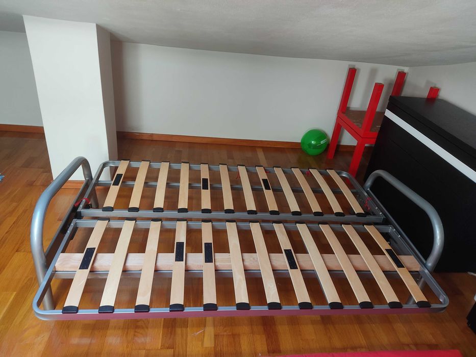 Sofá cama (estrutura de metal)