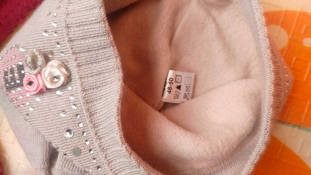 Зимові шапки (3 шт) на 4-8 років для дівчинки