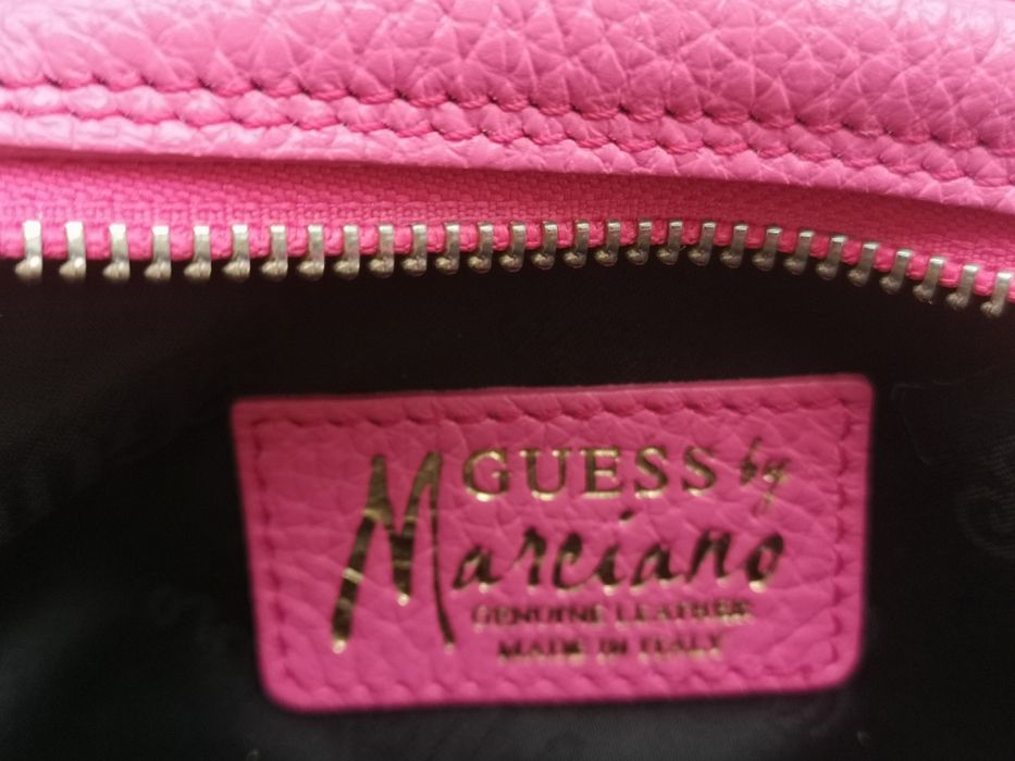 Шкіряна маленька сумка Guess