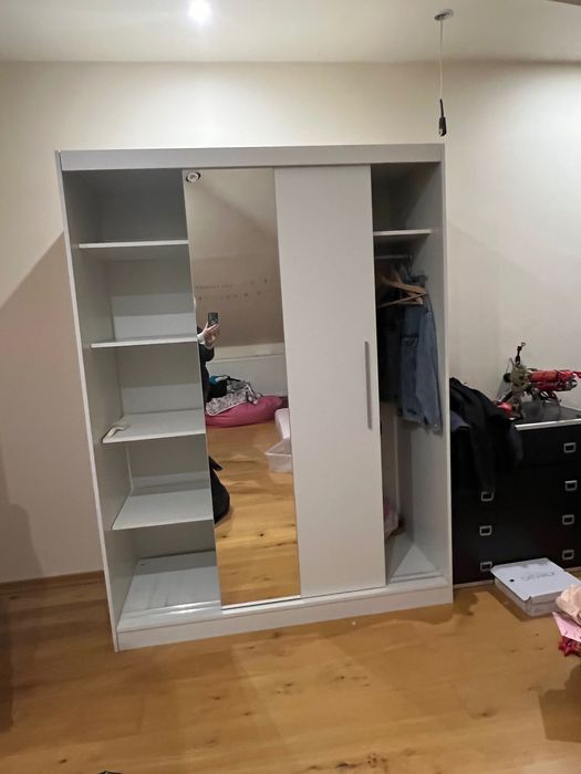 Szafa przesuwane drzwi z lustrami