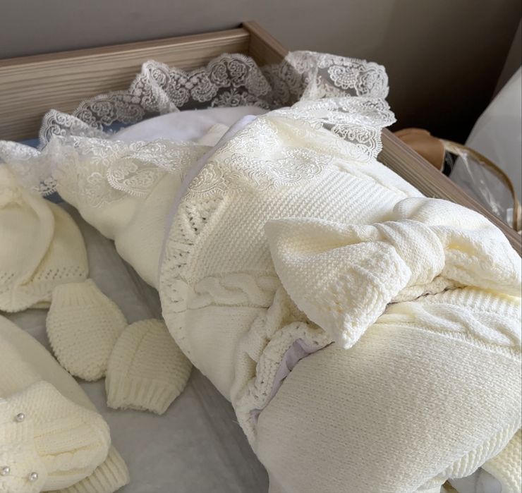 Неймовірної краси набір на виписку для дівчинки