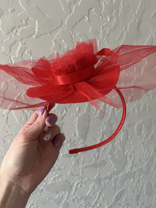 Продам заколку шляпу червону