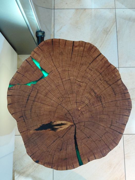 Stolik kawowy dębowy z żywicą epoksydową