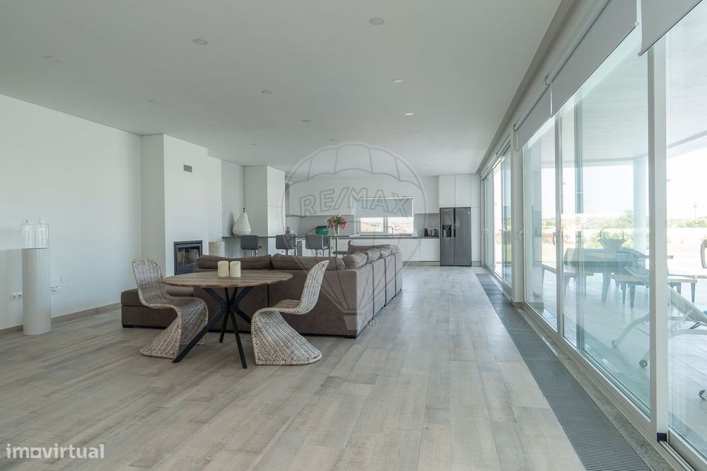 Moradia T4 para venda