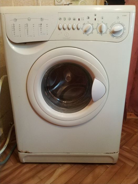 Стиральная машина Indesit w 1050 tx нерабочая,под ремонт, на запчасти.