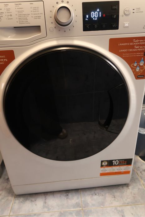 Máquina de lavar e secar roupa