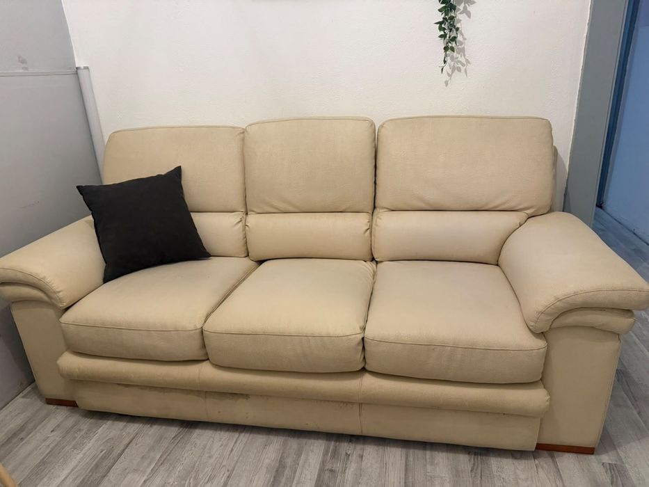 Sofá creme 3 lugares