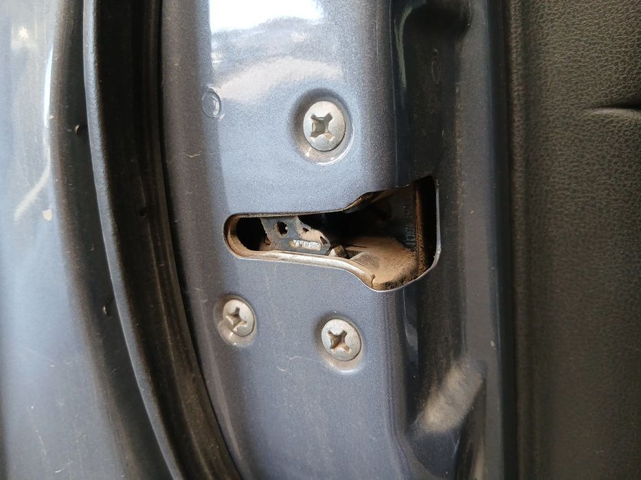 Fechadura / fecho porta frente esquerdo NISSAN Qashqai/Qashqai+2 I (J1