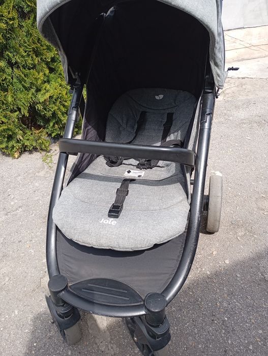 Продам коляску Joie