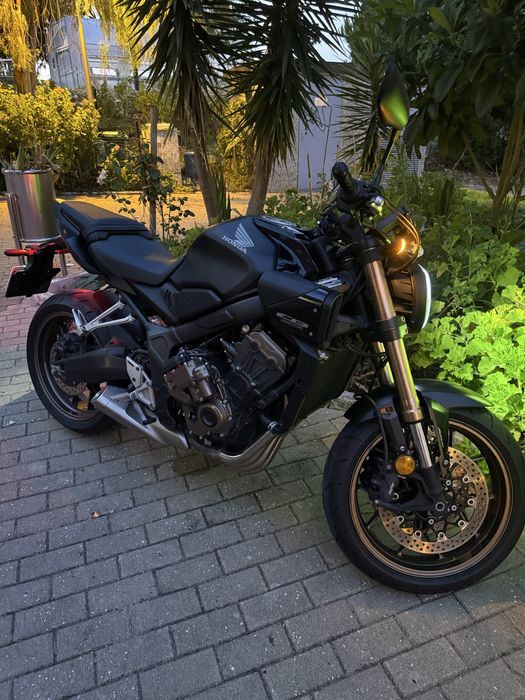 Honda CB650R E-CLUTCH 2025