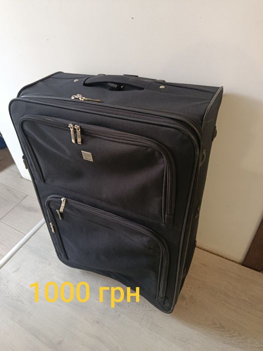 Продам Чемодани .