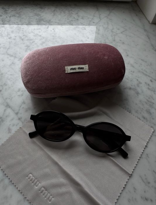 Okulary przeciwsłoneczne MiuMiu miu miu czarne okrągłe jajka modne