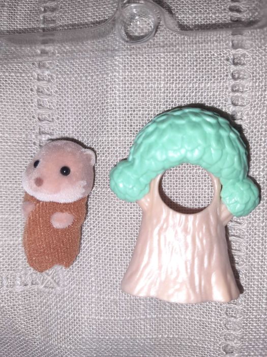 Дві колекційні іграшки-cюрпризи Sylvanian Fammiles.Можна на обмін