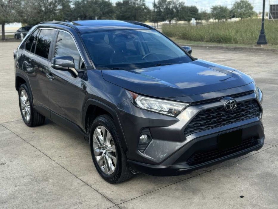 Toyota RAV4 XLE Premium      2019