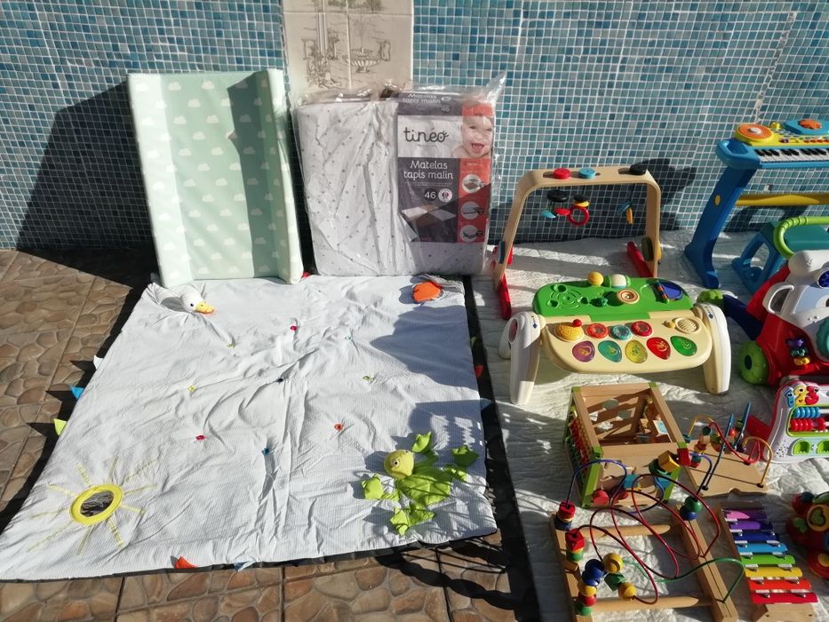 Colchão e Fraldário Mais  Lote  De Brinquedos Novos da Chico
