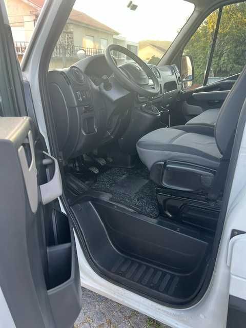 Renault master 2.3dci l2h2 com refrigeração poucos km no estado de impecável.