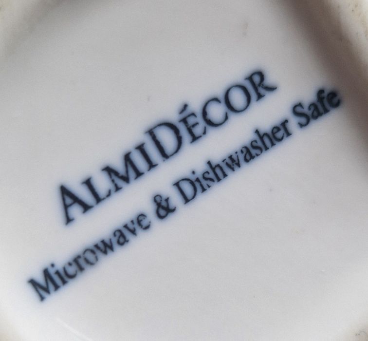 Dwa małe dzbanuszki AlmiDecor
Raz użyte
Olej,ocet,mleczko