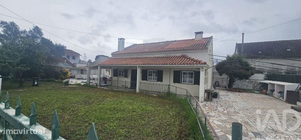 Casa / Villa T5 em Charneca de Caparica e Sobreda