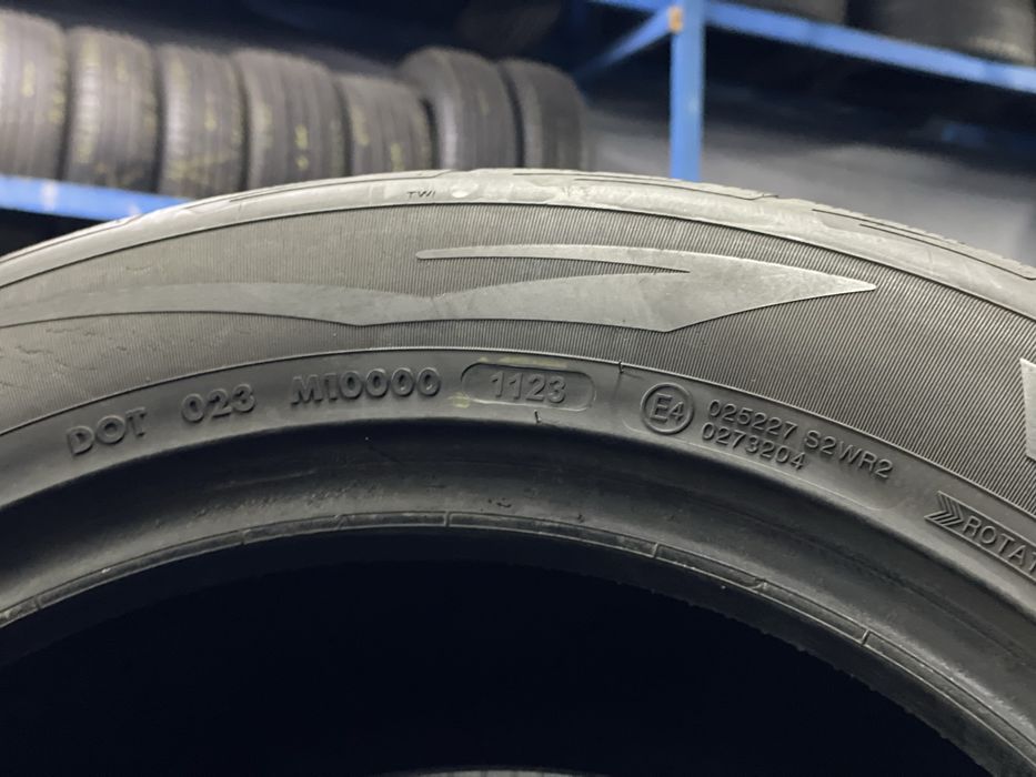 Продам пару зимових шин Vredestein 225/55 R16